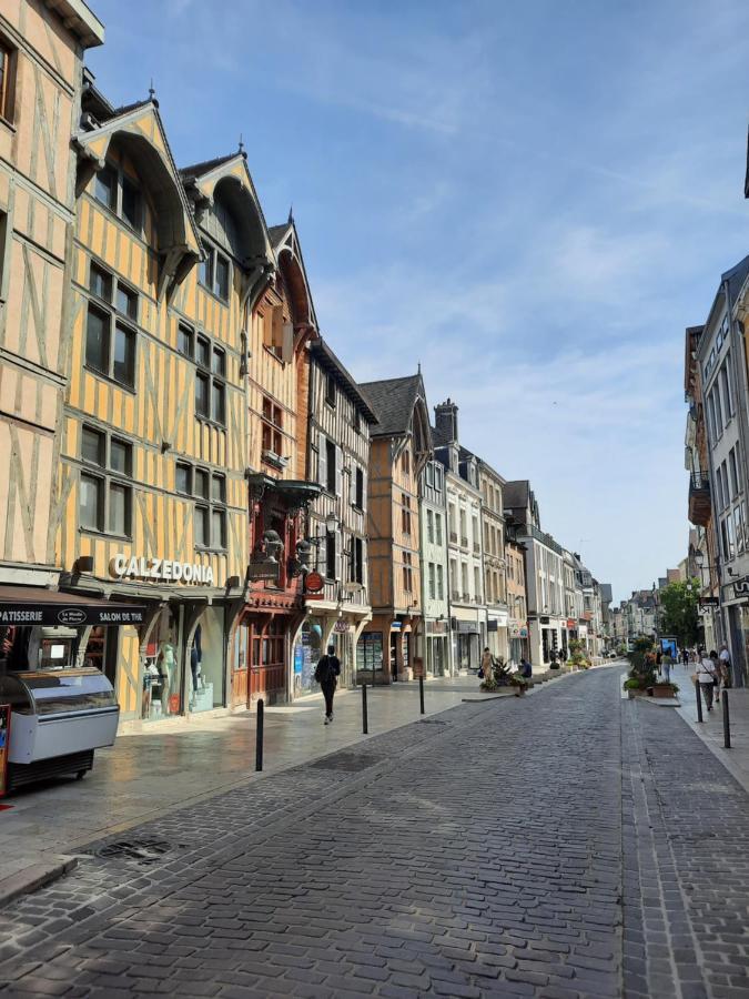Appartement 70M² 3 Chambres Avec 3 Lits 2 Places Troyes Exterior photo
